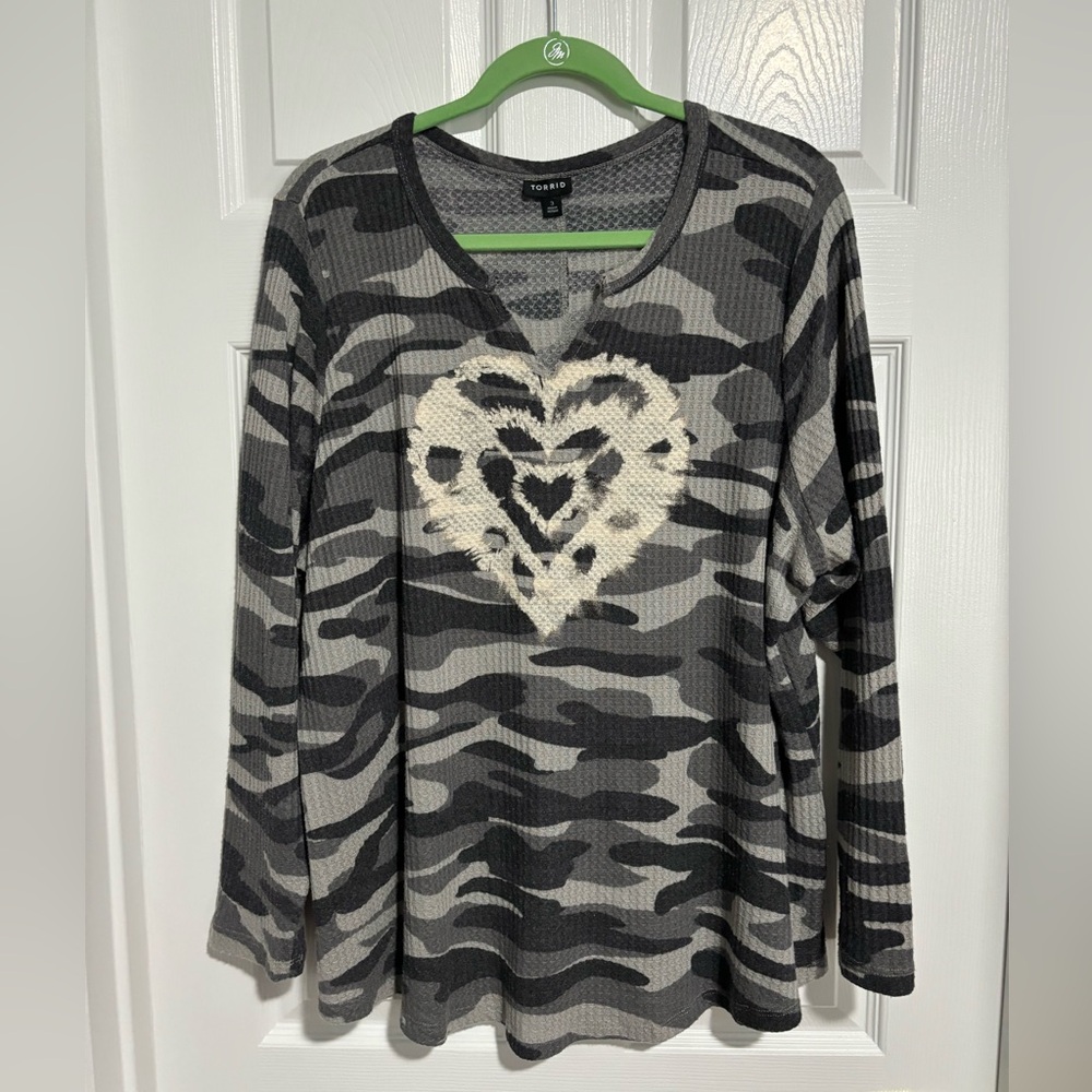 Torrid waffle classic tee Sz 22